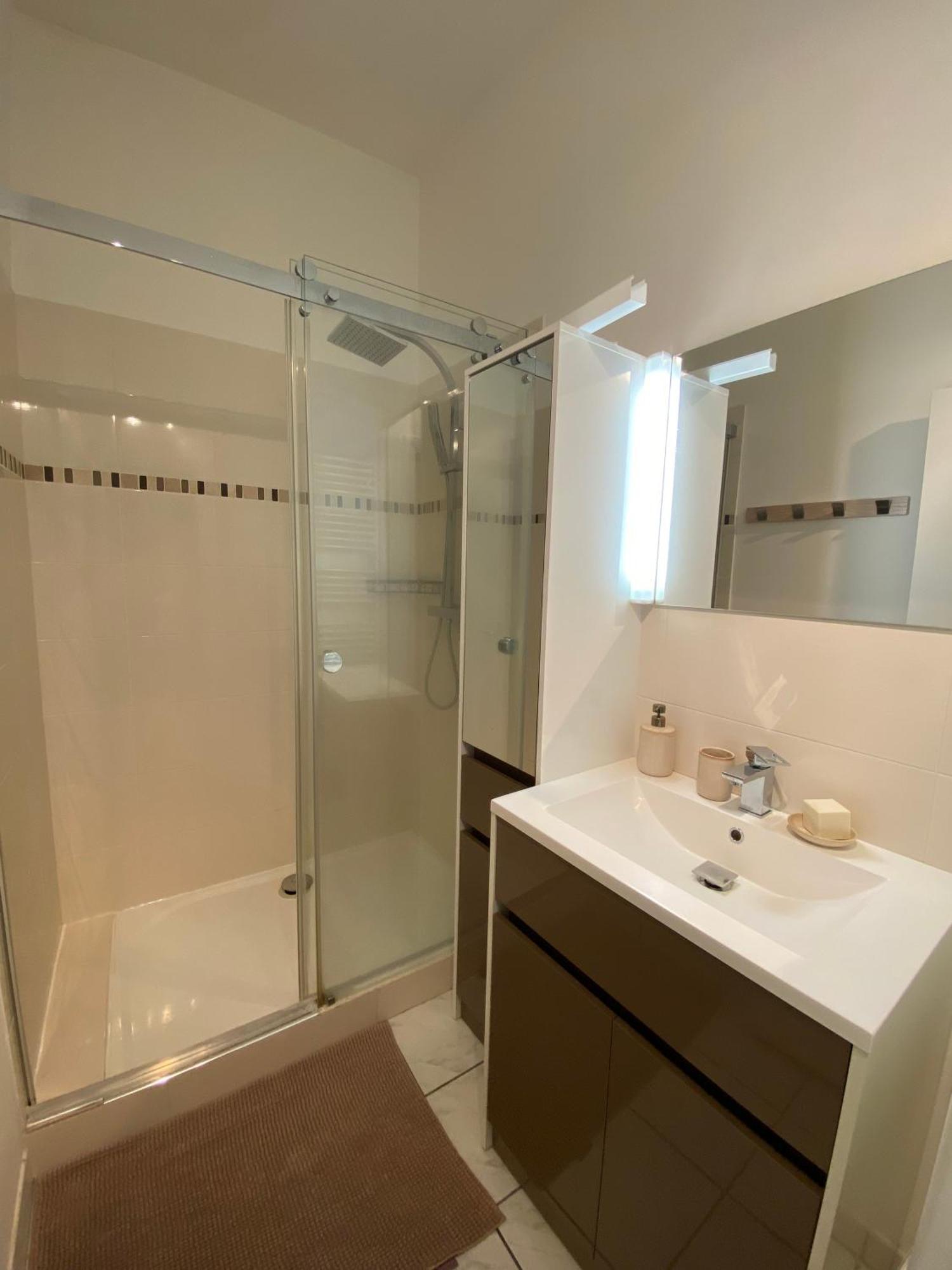 Etablissement 3 Etoiles Avec Ascenseur, 3 Appartements Lumineux Vue Port Avec Balcon, 200M De La Mer, Wifi Fibre, Tous Service Inclus دْييب المظهر الخارجي الصورة