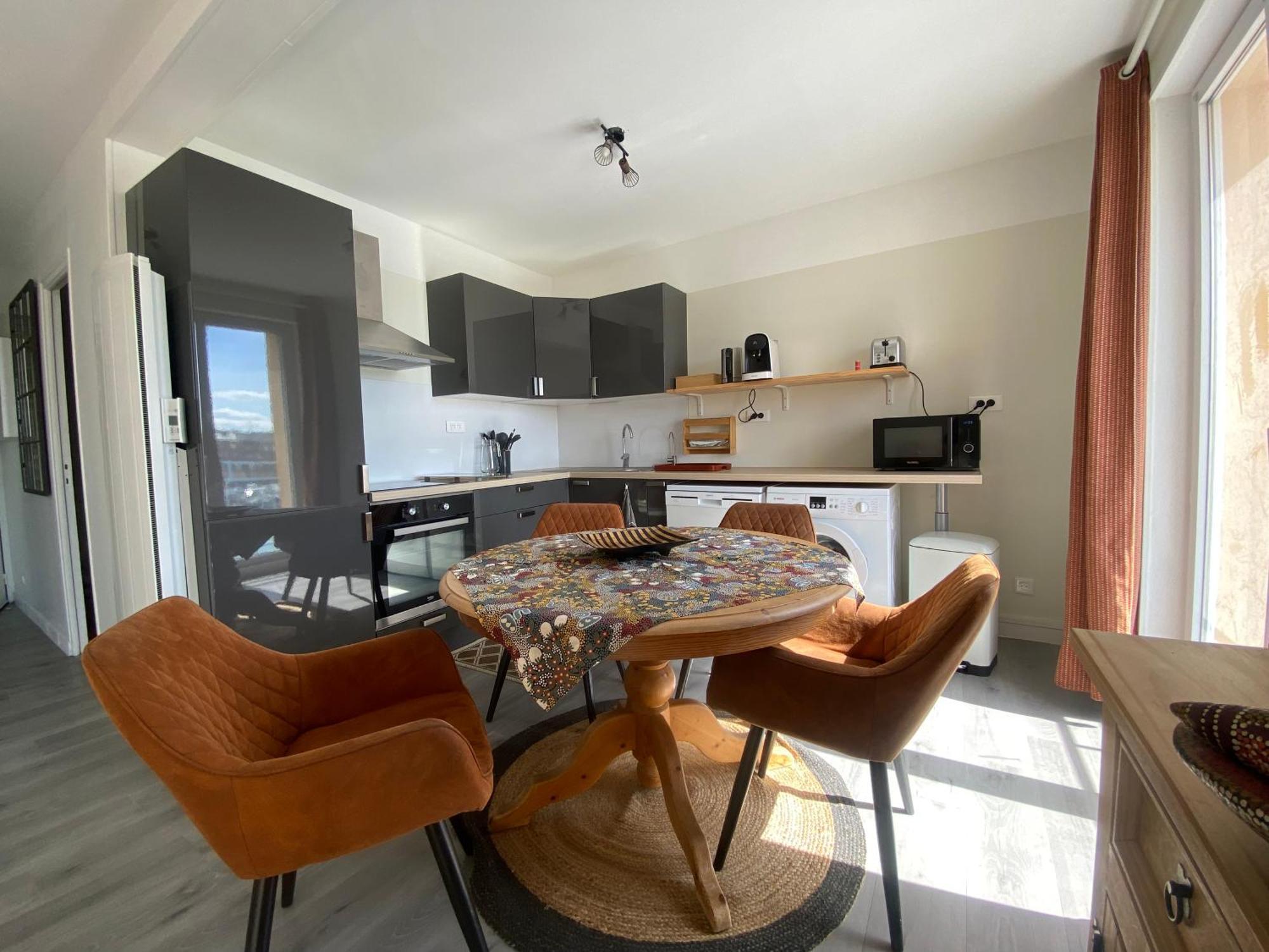 Etablissement 3 Etoiles Avec Ascenseur, 3 Appartements Lumineux Vue Port Avec Balcon, 200M De La Mer, Wifi Fibre, Tous Service Inclus دْييب المظهر الخارجي الصورة