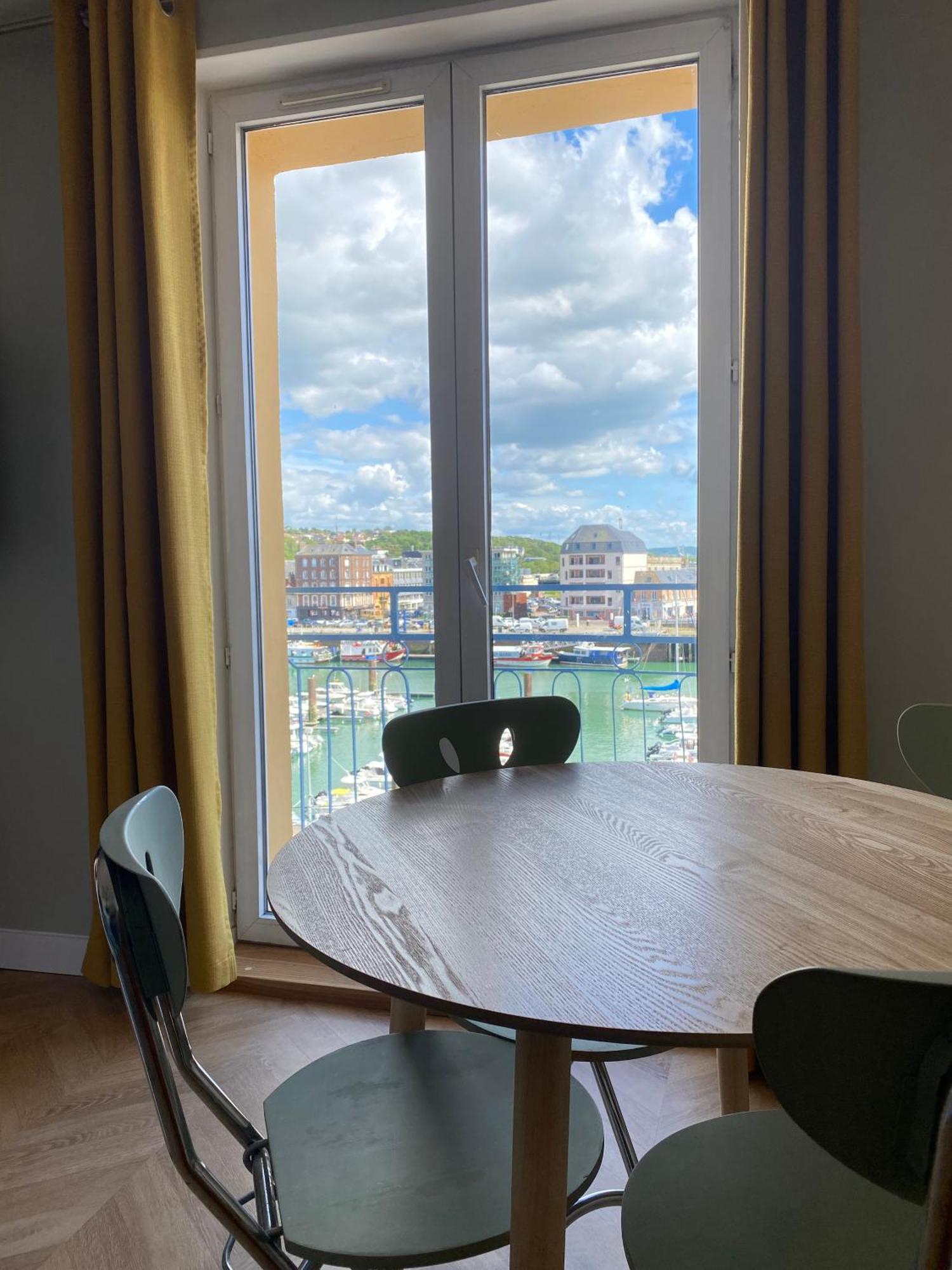 Etablissement 3 Etoiles Avec Ascenseur, 3 Appartements Lumineux Vue Port Avec Balcon, 200M De La Mer, Wifi Fibre, Tous Service Inclus دْييب المظهر الخارجي الصورة