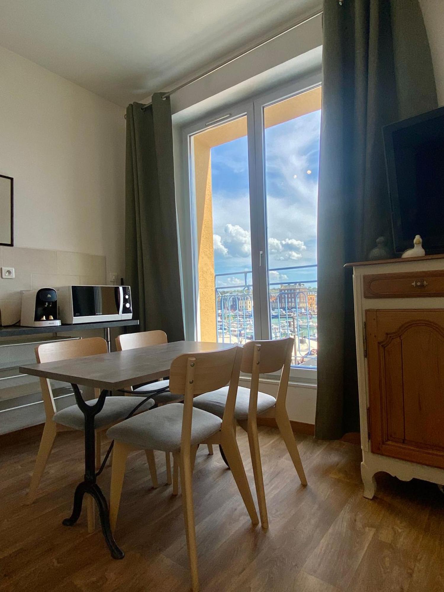 Etablissement 3 Etoiles Avec Ascenseur, 3 Appartements Lumineux Vue Port Avec Balcon, 200M De La Mer, Wifi Fibre, Tous Service Inclus دْييب المظهر الخارجي الصورة